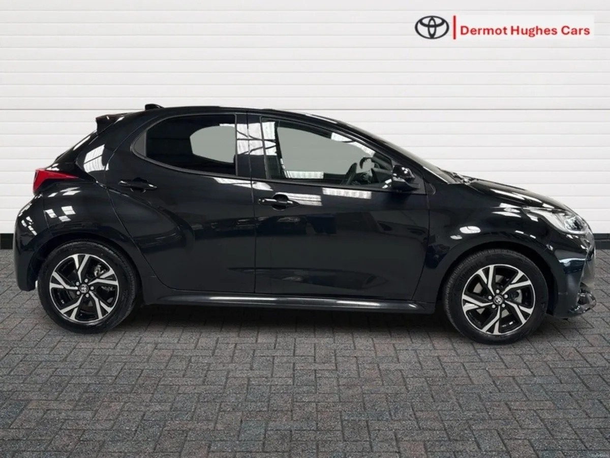Toyota Yaris LUNA SPORT HYBRID AUTO - Image 3