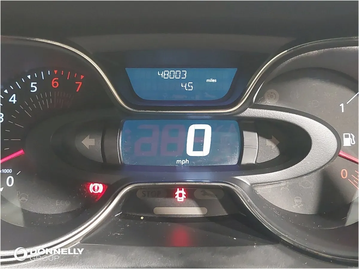 Renault Captur 0.9 TCE 90 Iconic 5dr - Image 6