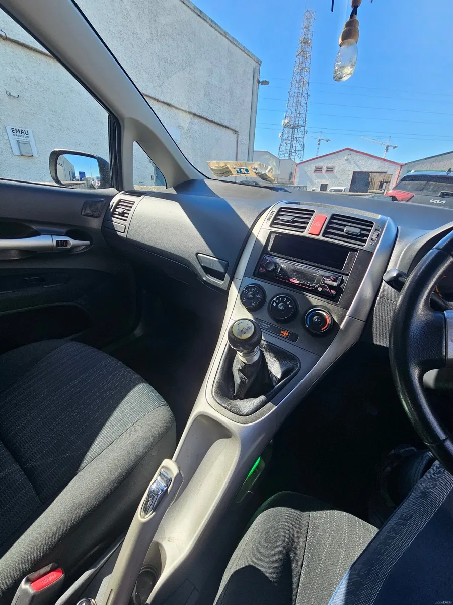 Toyota Auris 2009 Petrol 1.3 manual - Image 2