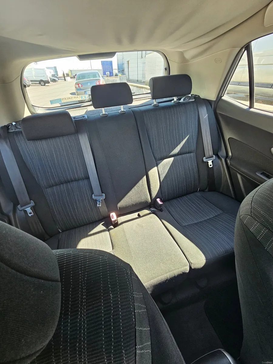 Toyota Auris 2009 Petrol 1.3 manual - Image 3