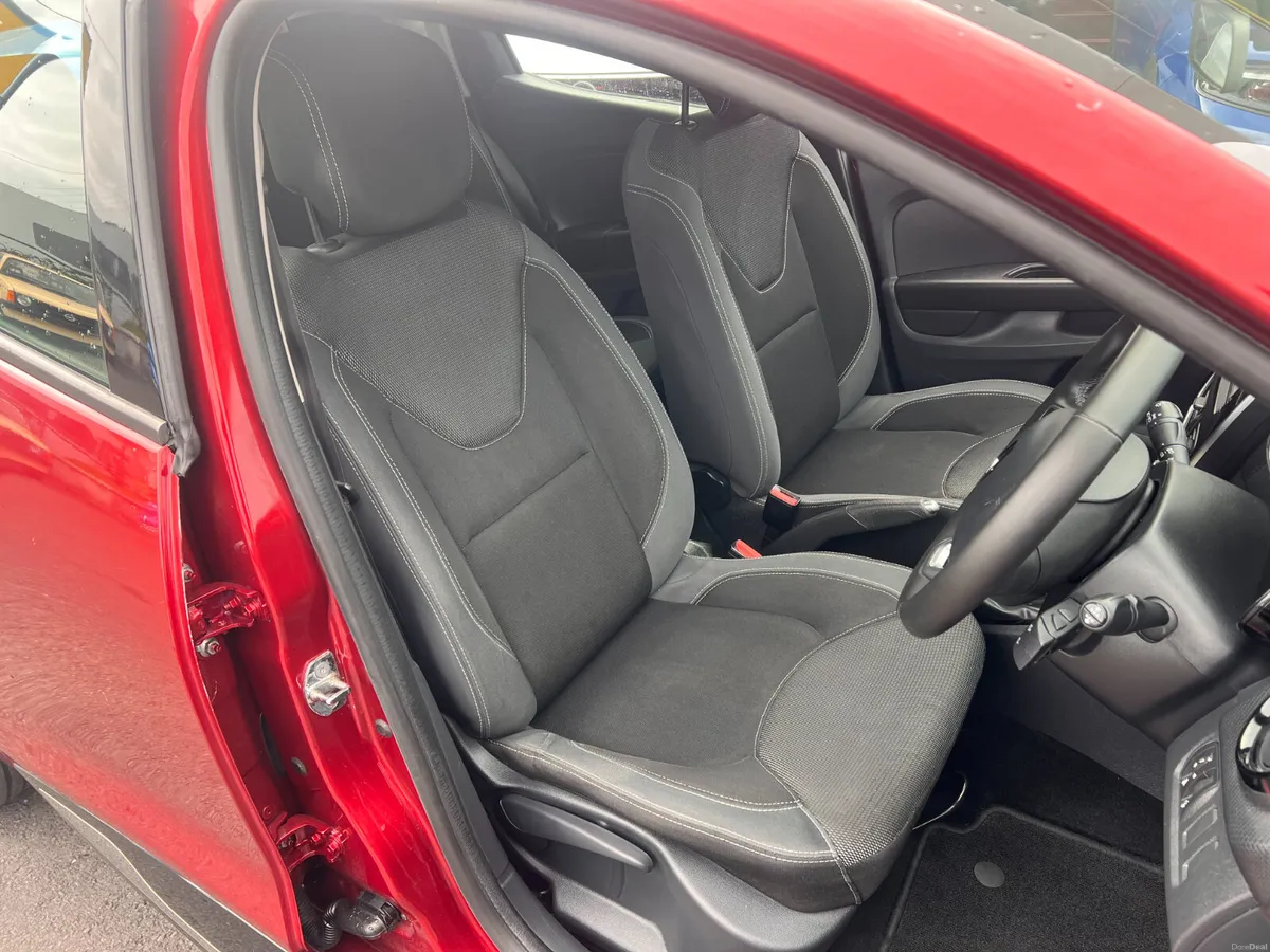Low Kms DYNAMIQUE SAT NAV 1.2 Petrol Manual Superb - Image 5