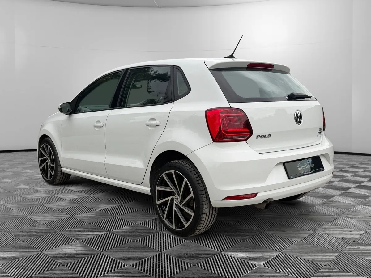 VW POLO DSG- HIGHLINE*LOW KM* - Image 3