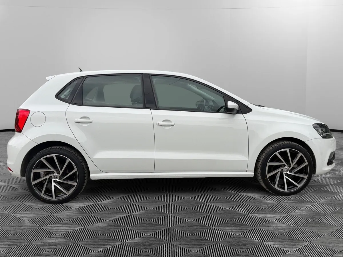 VW POLO DSG- HIGHLINE*LOW KM* - Image 6
