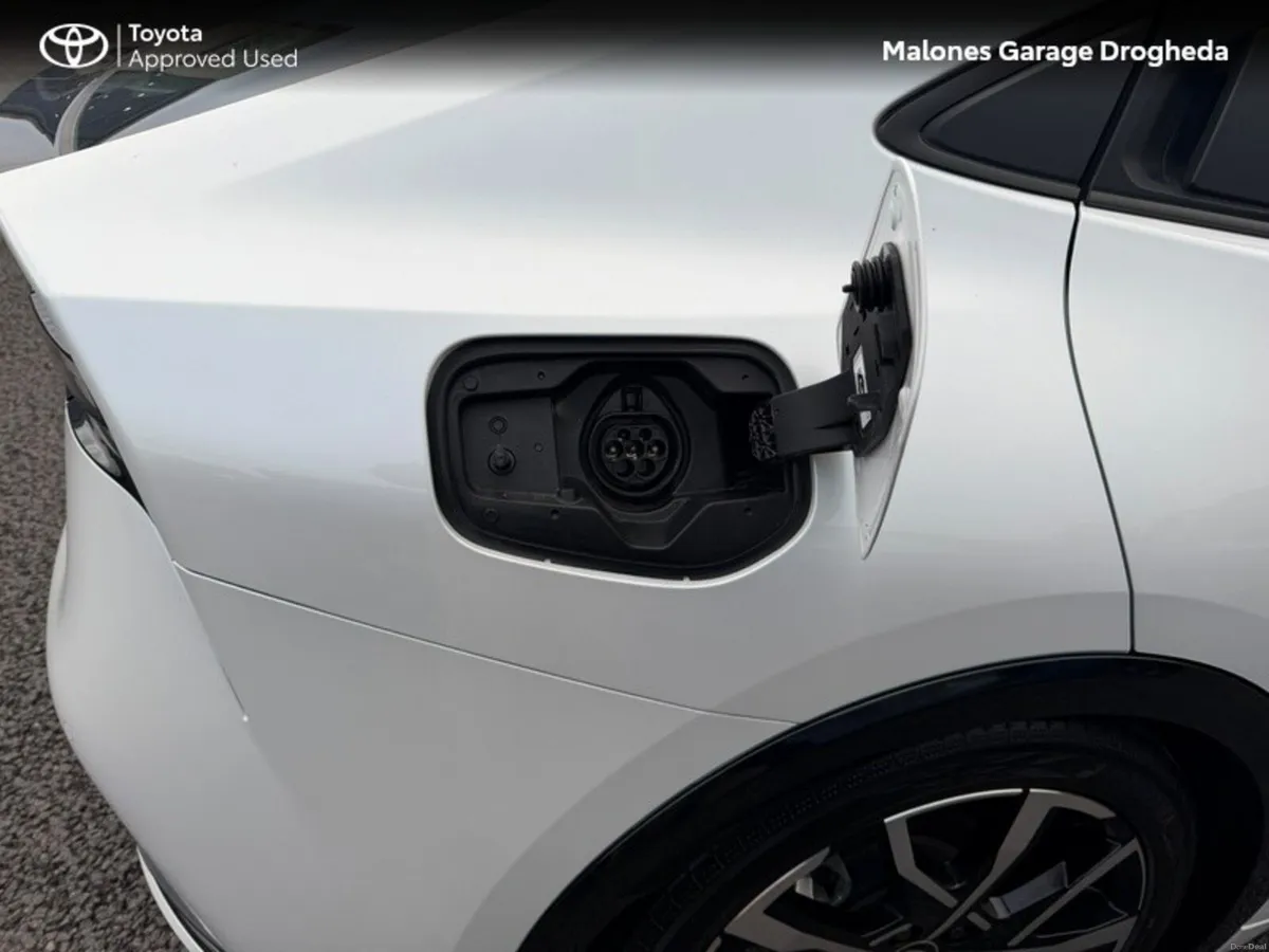 Toyota Prius 2.0 PHEV 223hp ** Call : 041 980 2420 - Image 6