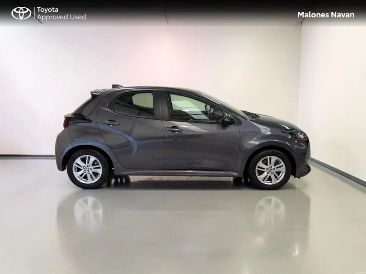 Toyota Yaris 1.5 HYBRID LUNA 4DR - Image 3