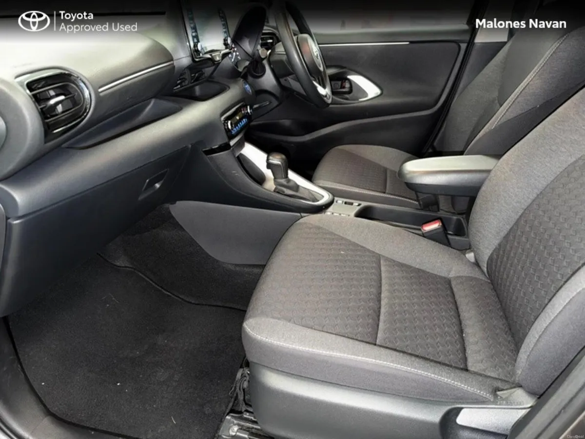 Toyota Yaris 1.5 HYBRID LUNA 4DR - Image 6