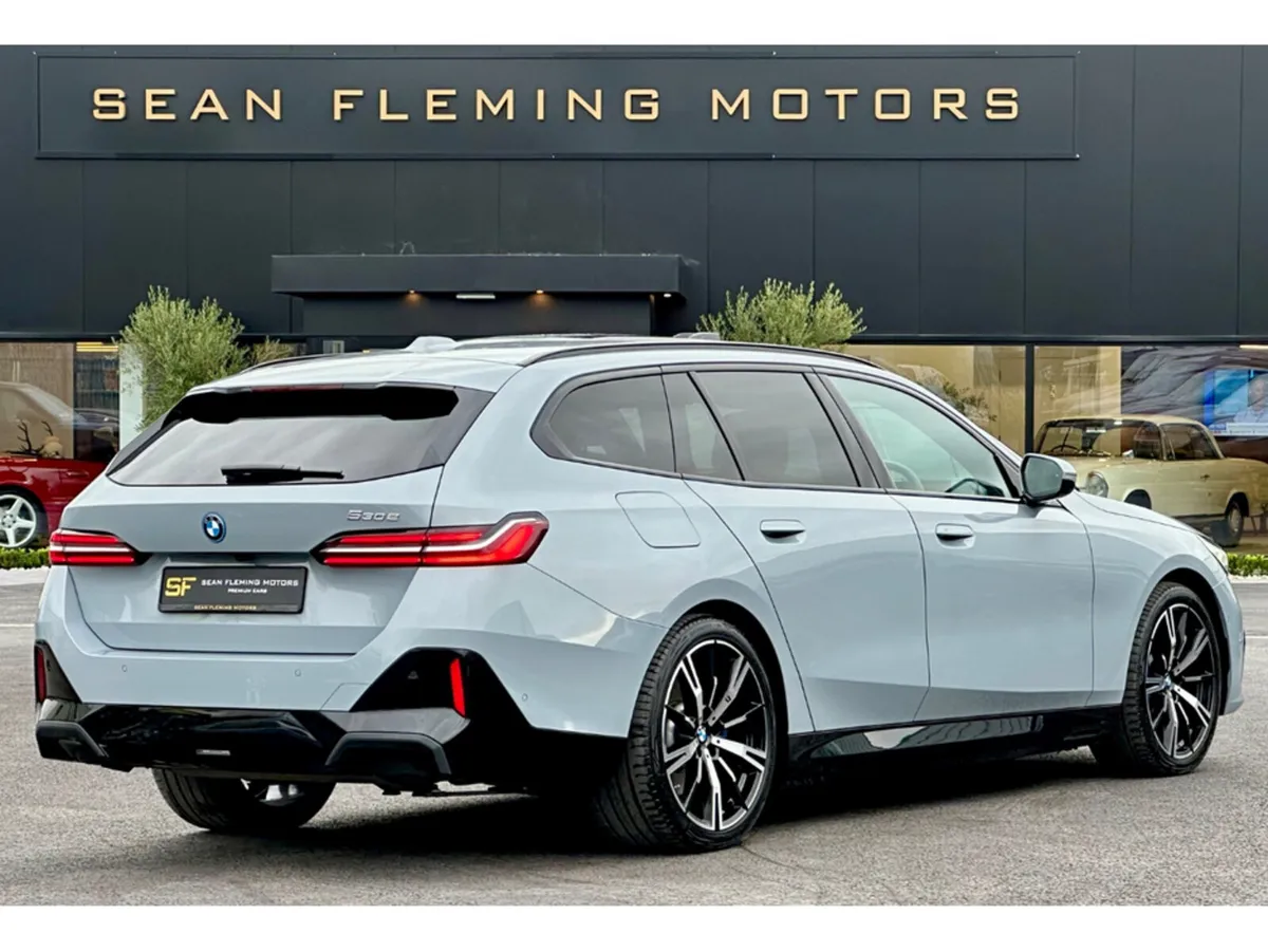 BMW 5-Series Touring M SPORT AUTO - Image 4
