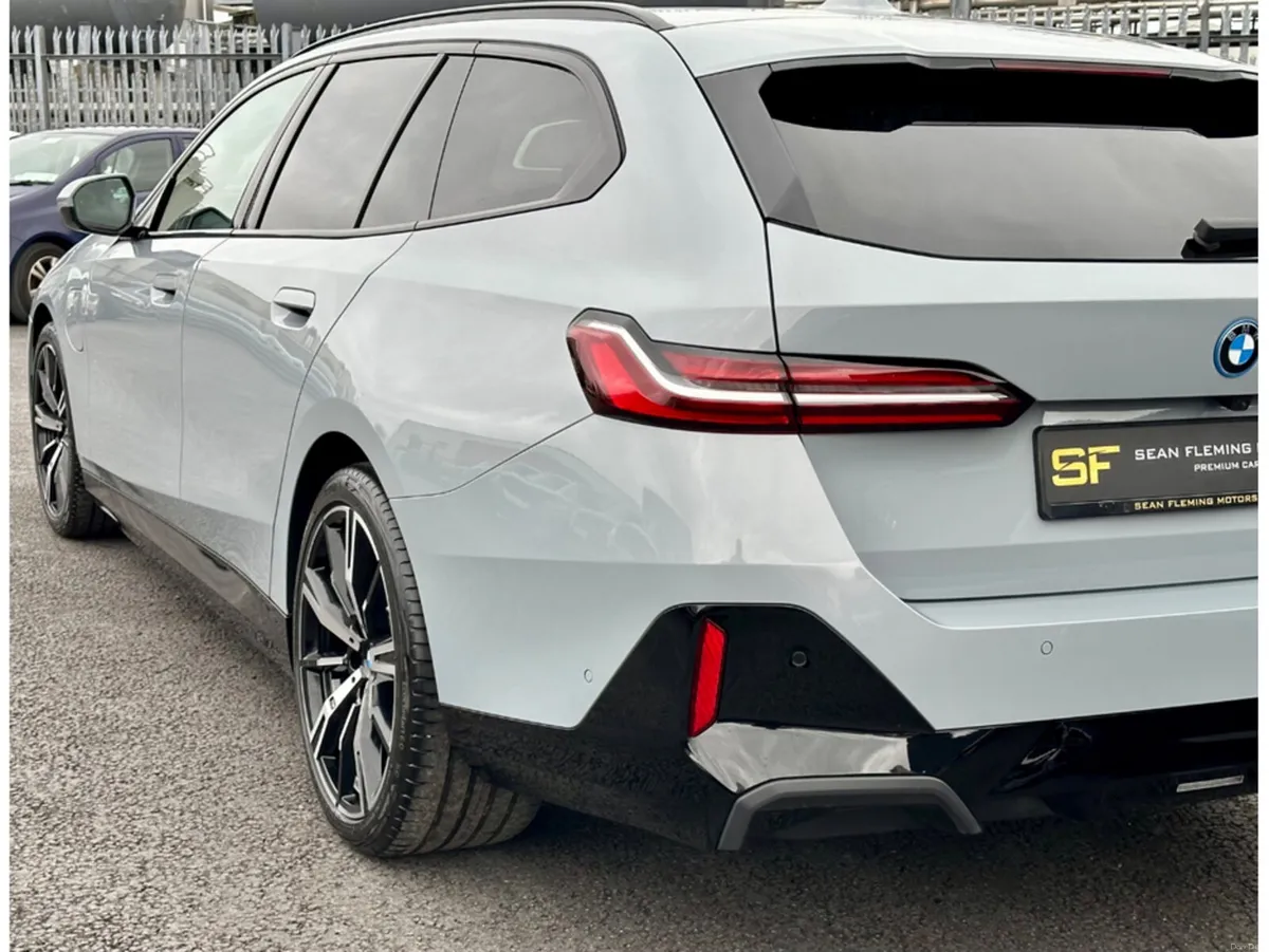 BMW 5-Series Touring M SPORT AUTO - Image 6