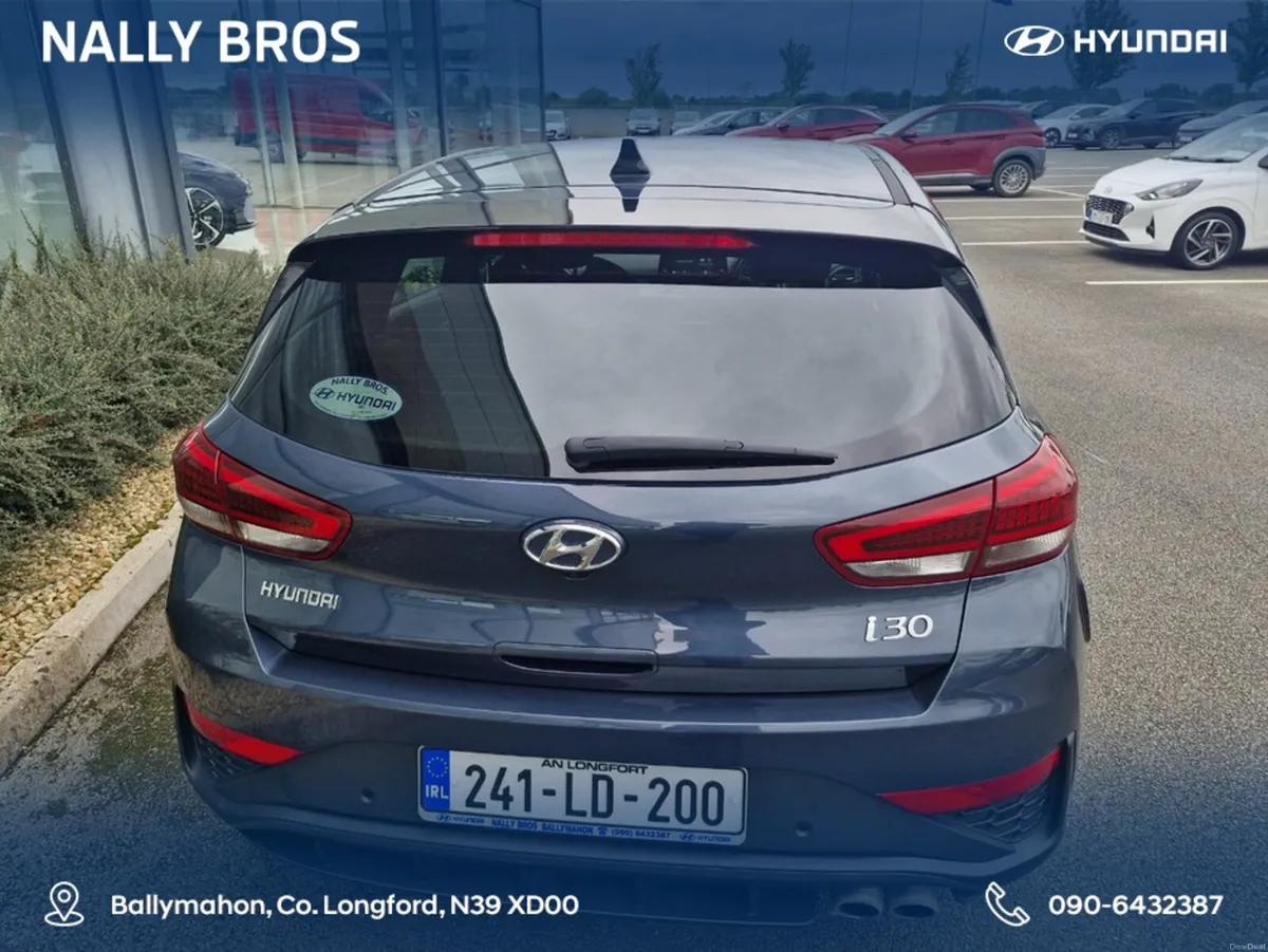 Hyundai i30 NLINE PETROL 5DR - Image 4