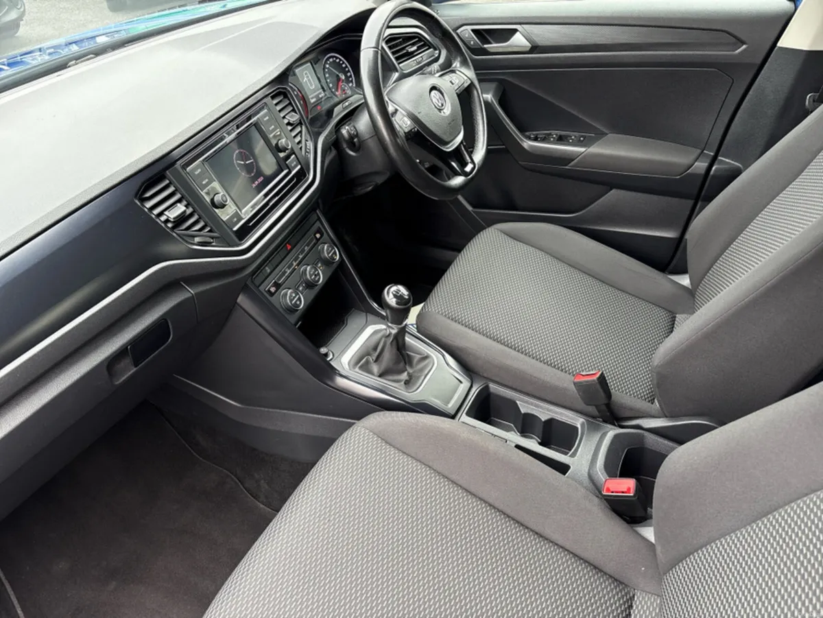 Volkswagen T-Roc 1.0 TSI MANUAL 6SPEED FWD 115HP 5 - Image 2