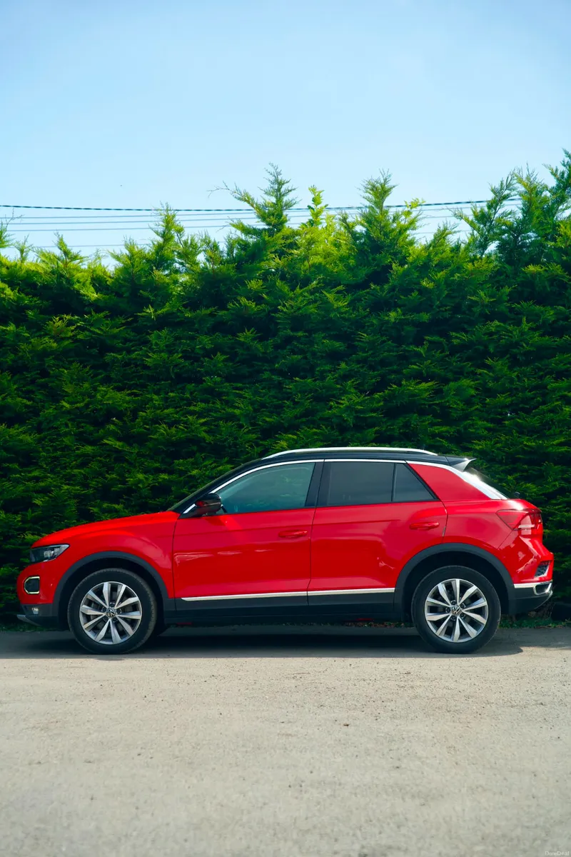 Volkswagen T-Roc 2.0 TDI Design 2021 - Image 2