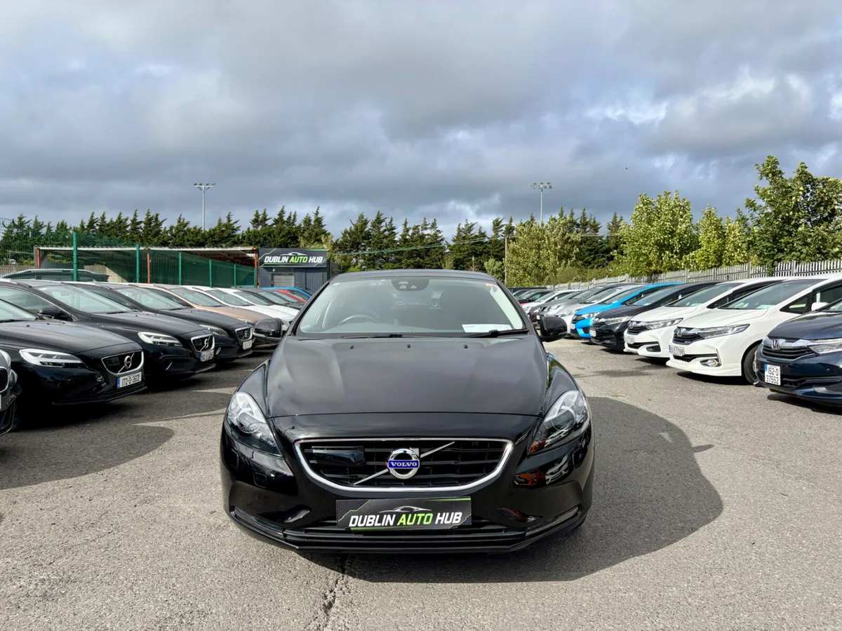 VOLVO V40 2015 2.0, DIESEL D4 - Image 2