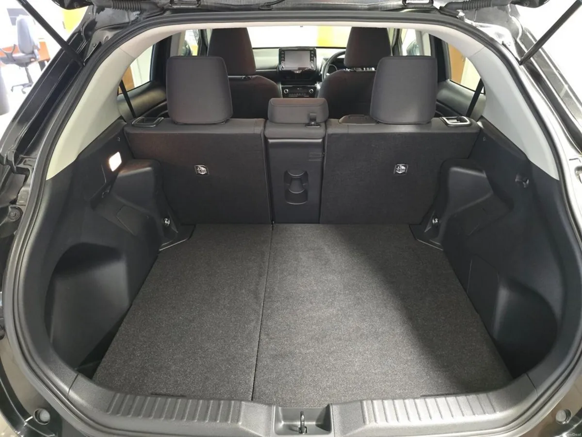 Toyota Yaris Cross Hybrid Premium Edition Automati - Image 6
