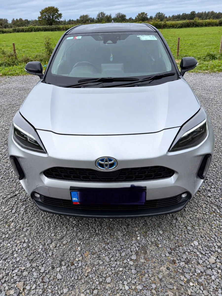 2023 Toyota Yaris Cross Luna Sport Hybrid - Image 2
