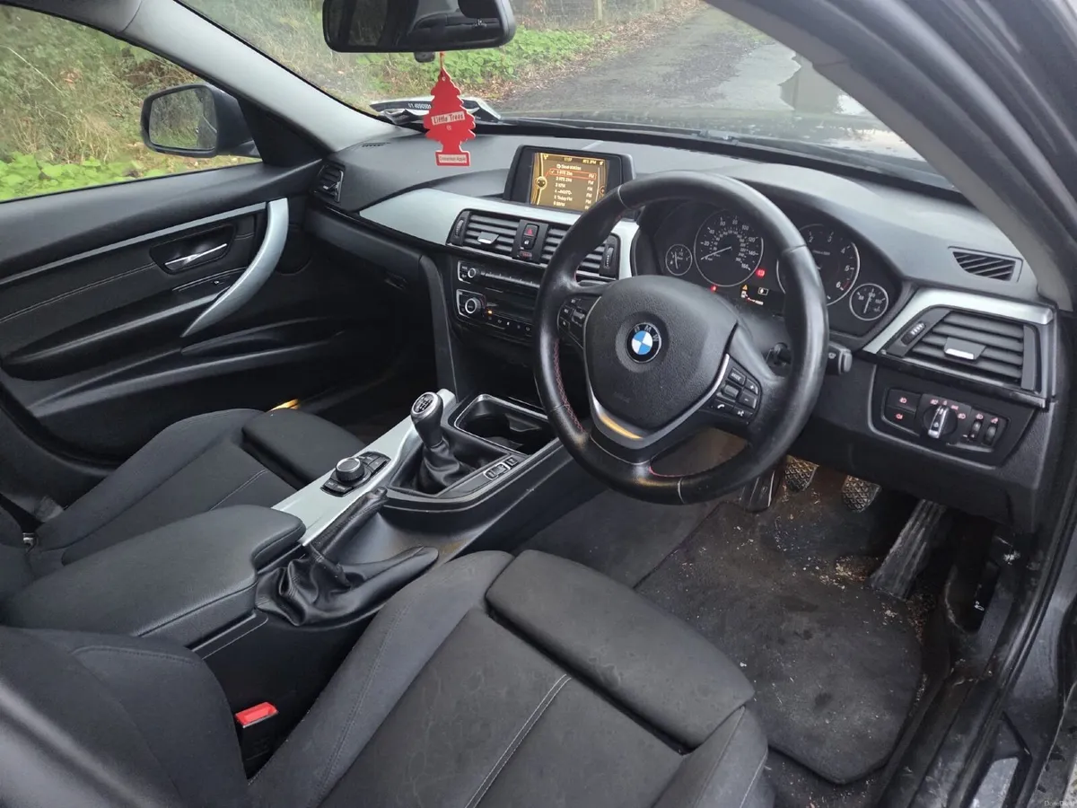 BMW 3-Series 2012 - Image 4