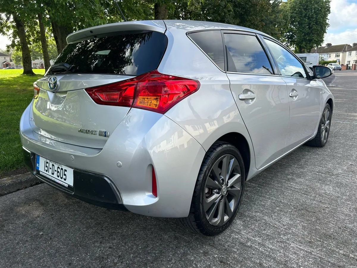 ✅ 2015 Toyota Auris 1.8 Hybrid Luxury // Low Miles - Image 3