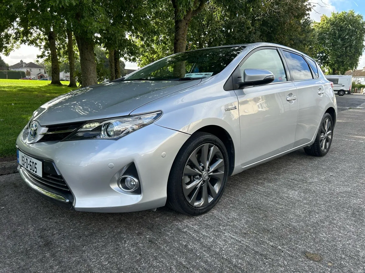 ✅ 2015 Toyota Auris 1.8 Hybrid Luxury // Low Miles - Image 4