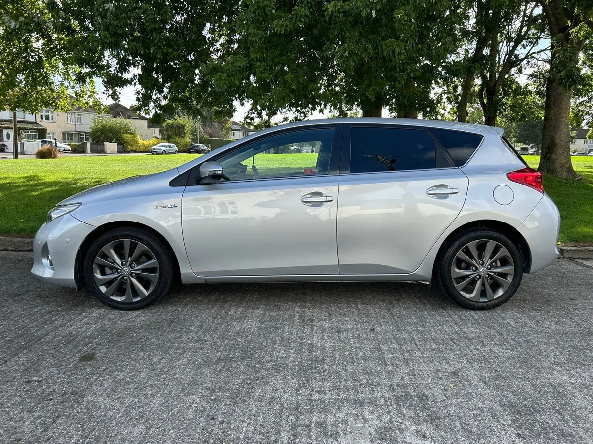 ✅ 2015 Toyota Auris 1.8 Hybrid Luxury // Low Miles - Image 5