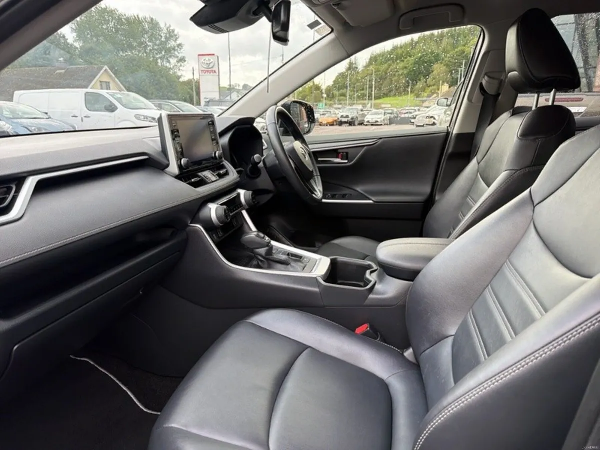 Toyota RAV4 RAV4 HYBRID SOL 4DR AUTO - Image 6