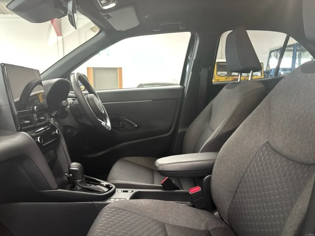 Toyota Yaris Cross LUNA SPORT HYBRID AUTO - Image 6