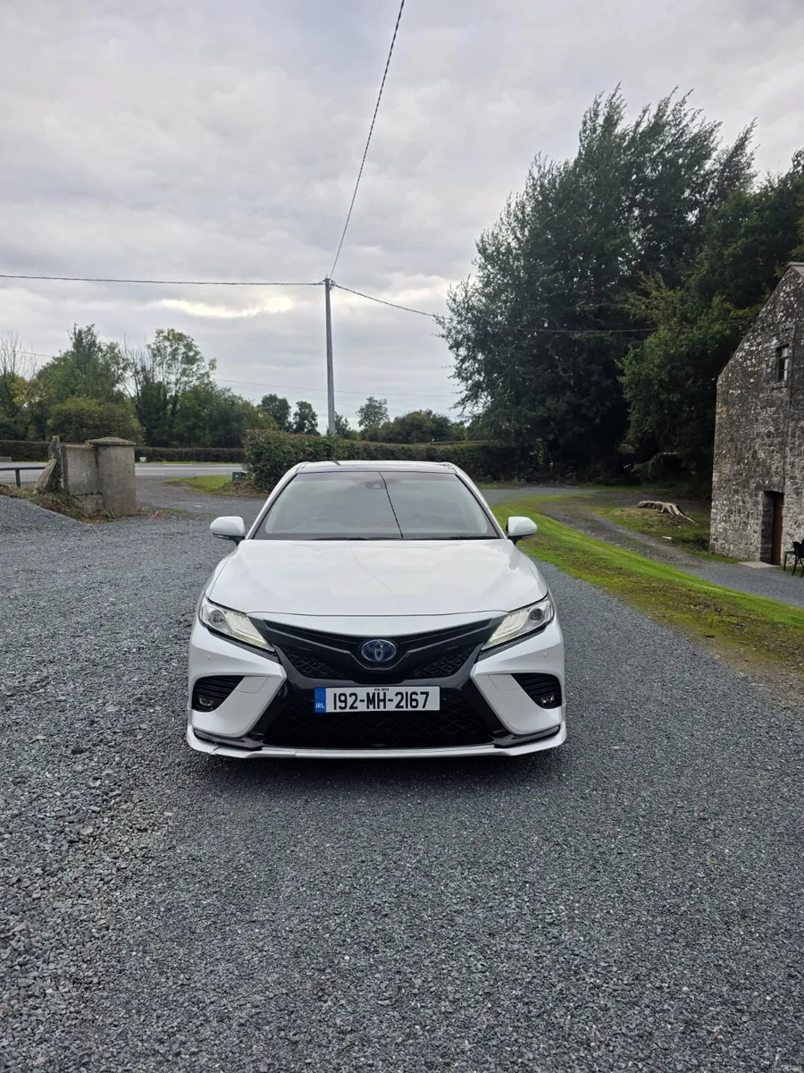 Toyota camry 2.5 petrol hybrid ( new 2 year NCT ) - Image 2