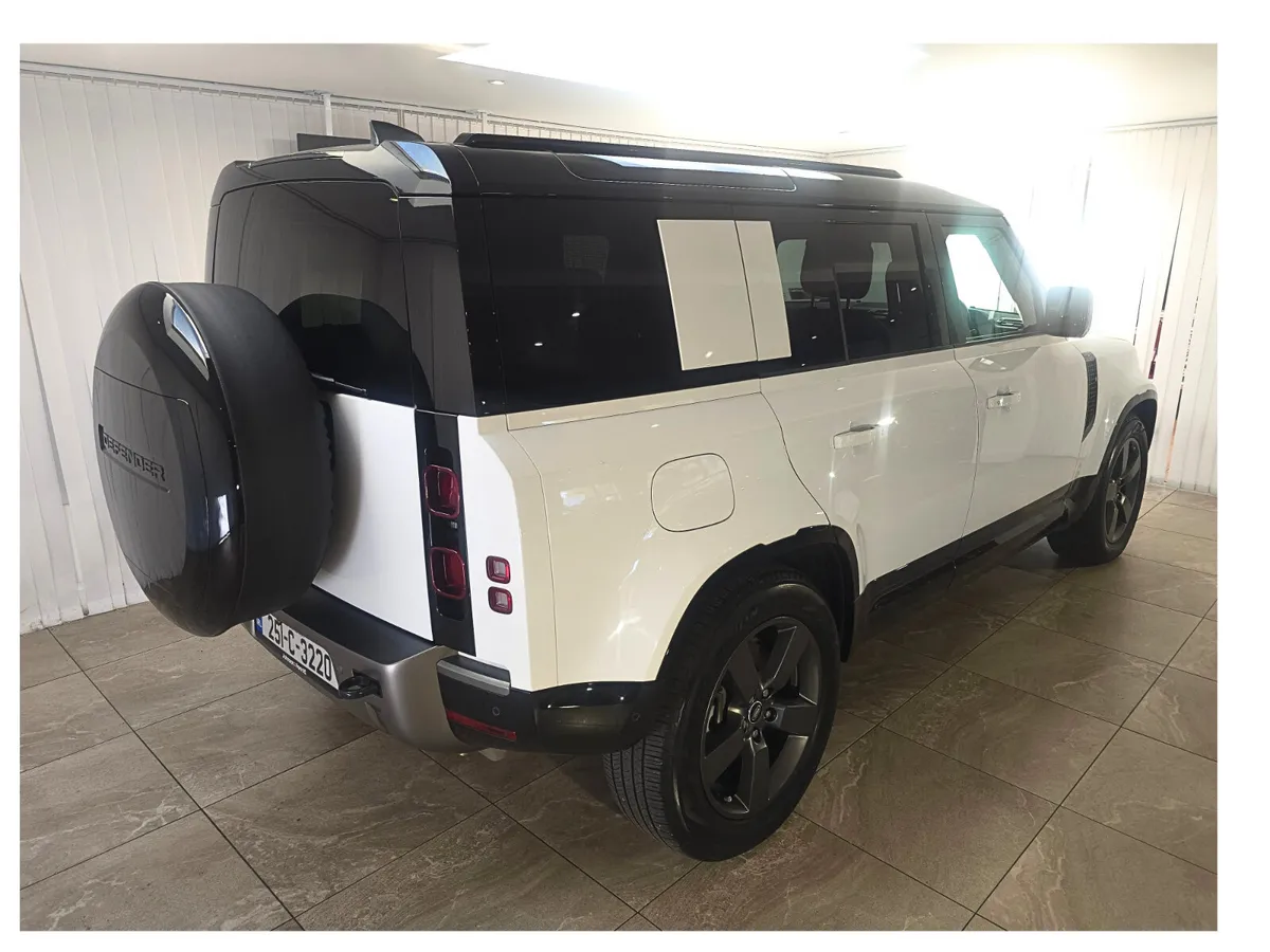 2025 Land Rover Defender 110 PHEV X-Dynamic HSE - Image 3