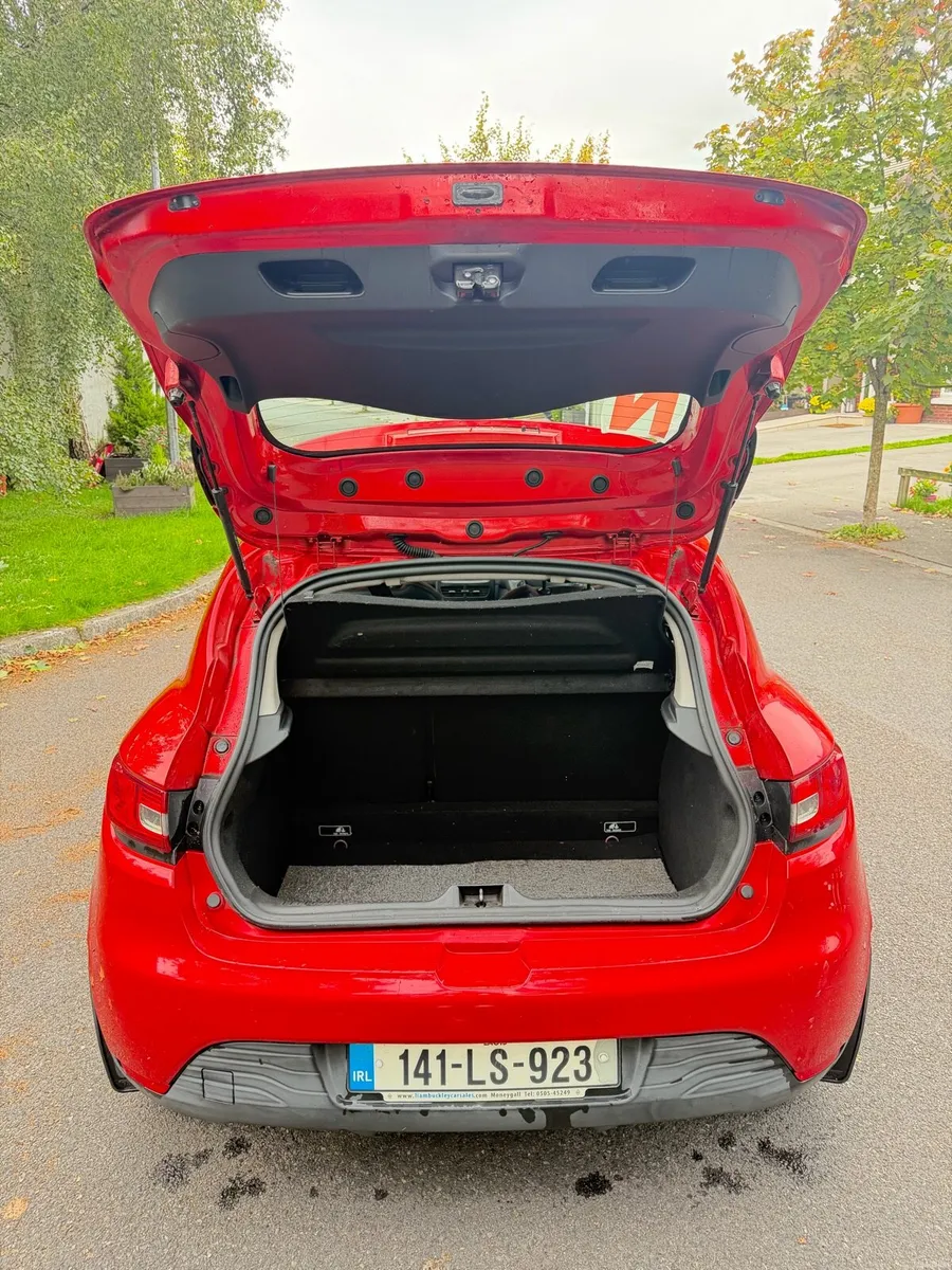 141 Red Renault Clio - Image 5
