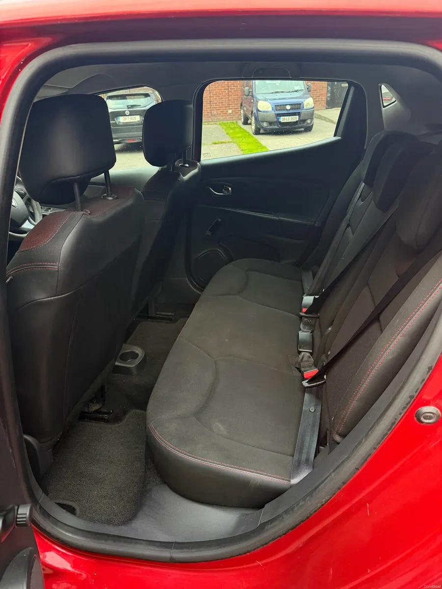 141 Red Renault Clio - Image 6
