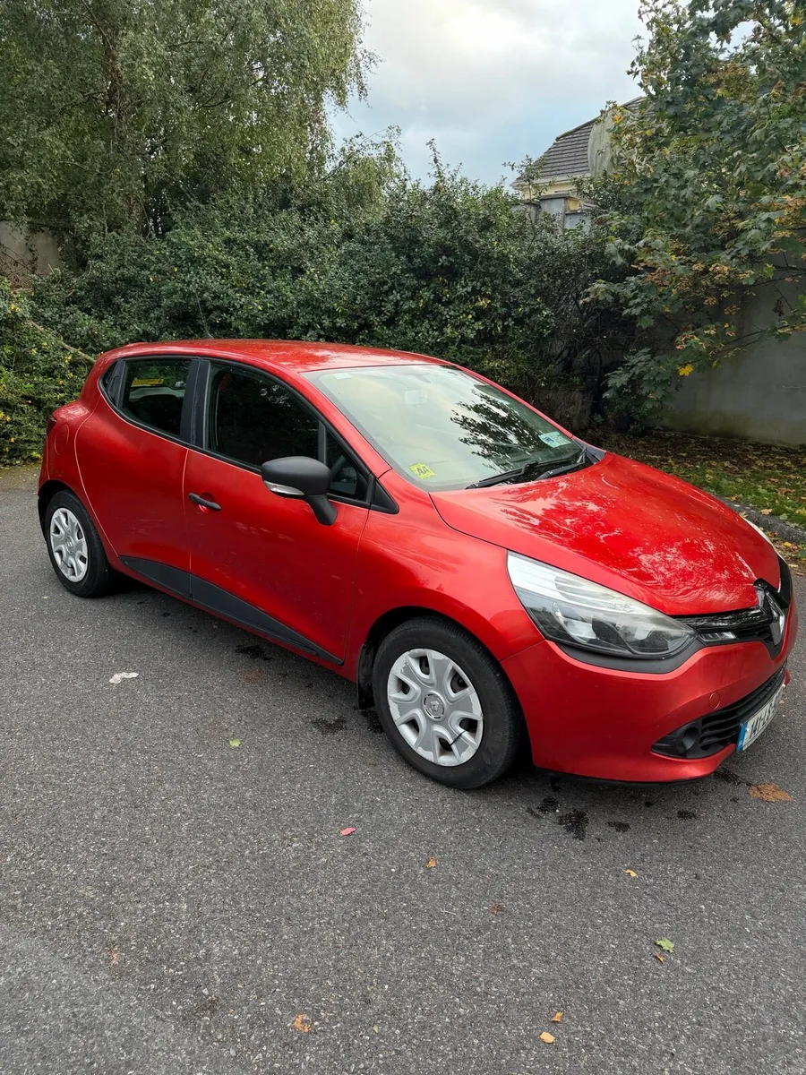 141 Red Renault Clio - Image 2