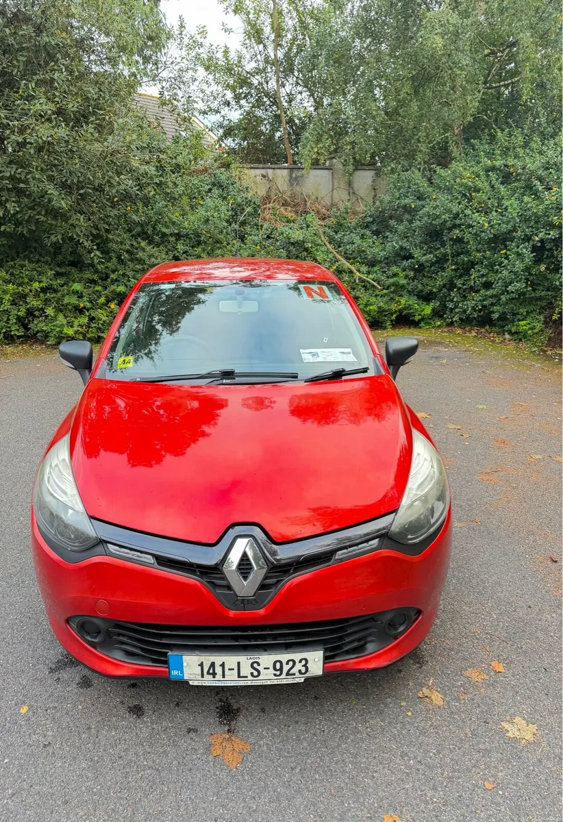 141 Red Renault Clio - Image 3