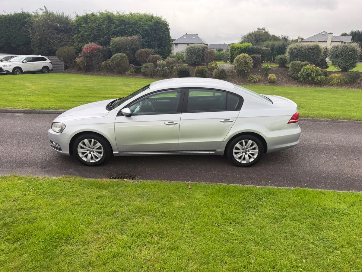 Volkswagen Passat 2013 - Image 2