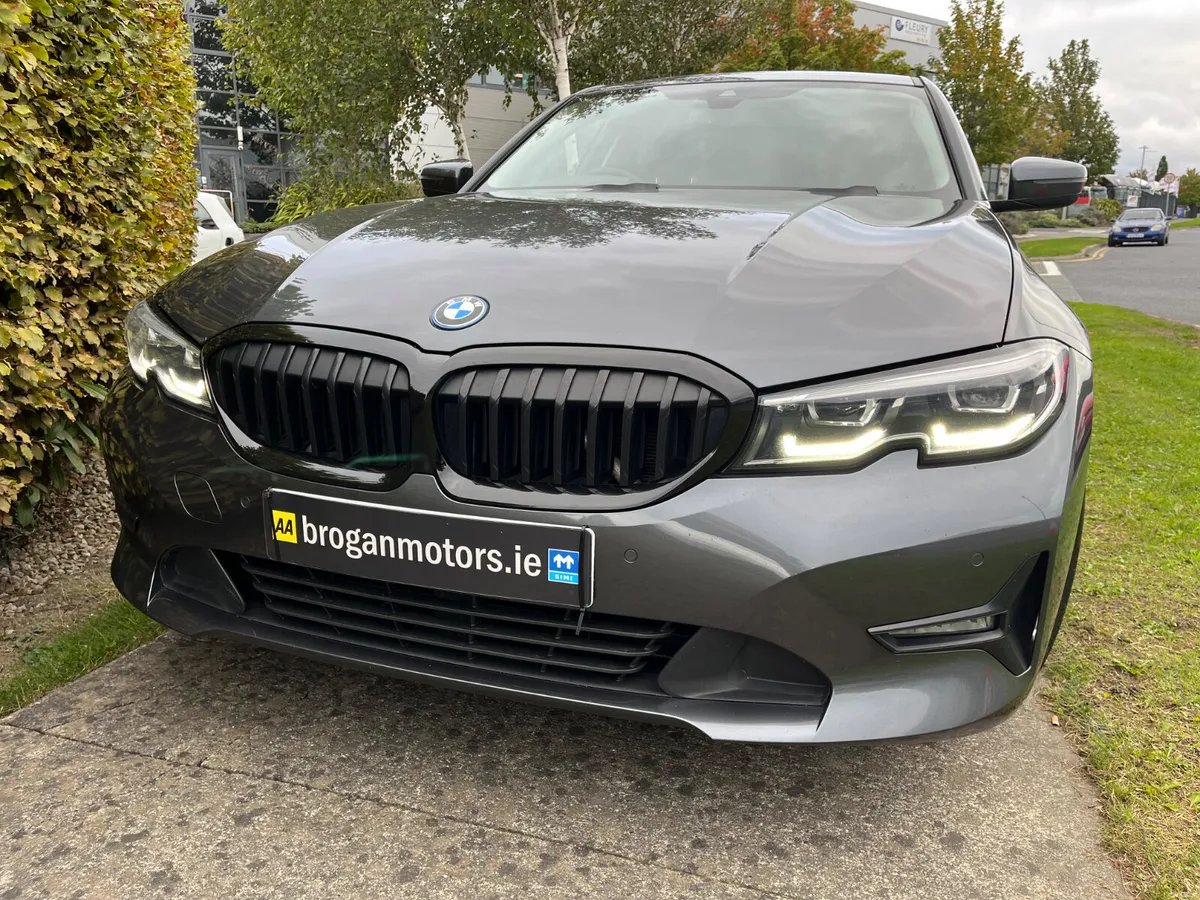 Bmw 330e 2.0 T SE PRO PHEV(FBMWSH) - Image 3