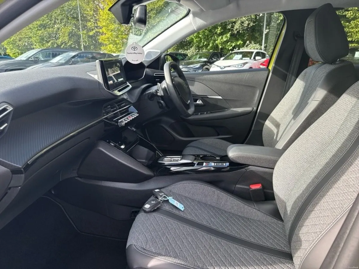 Peugeot 208 ALLURE 1.2 MHEV EDCT - Image 6