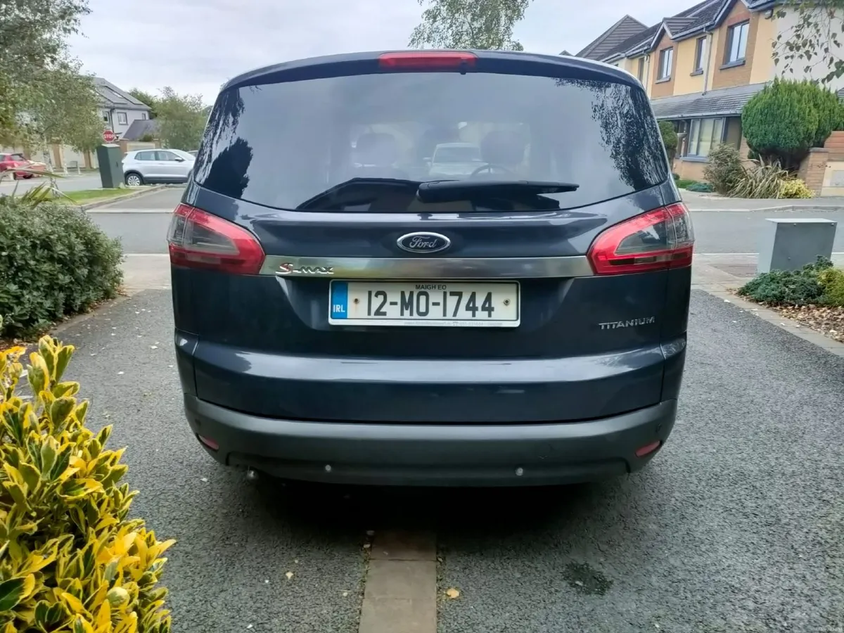 ONLY 2 Owners, Great Condition, Titanium High Spec - Image 2