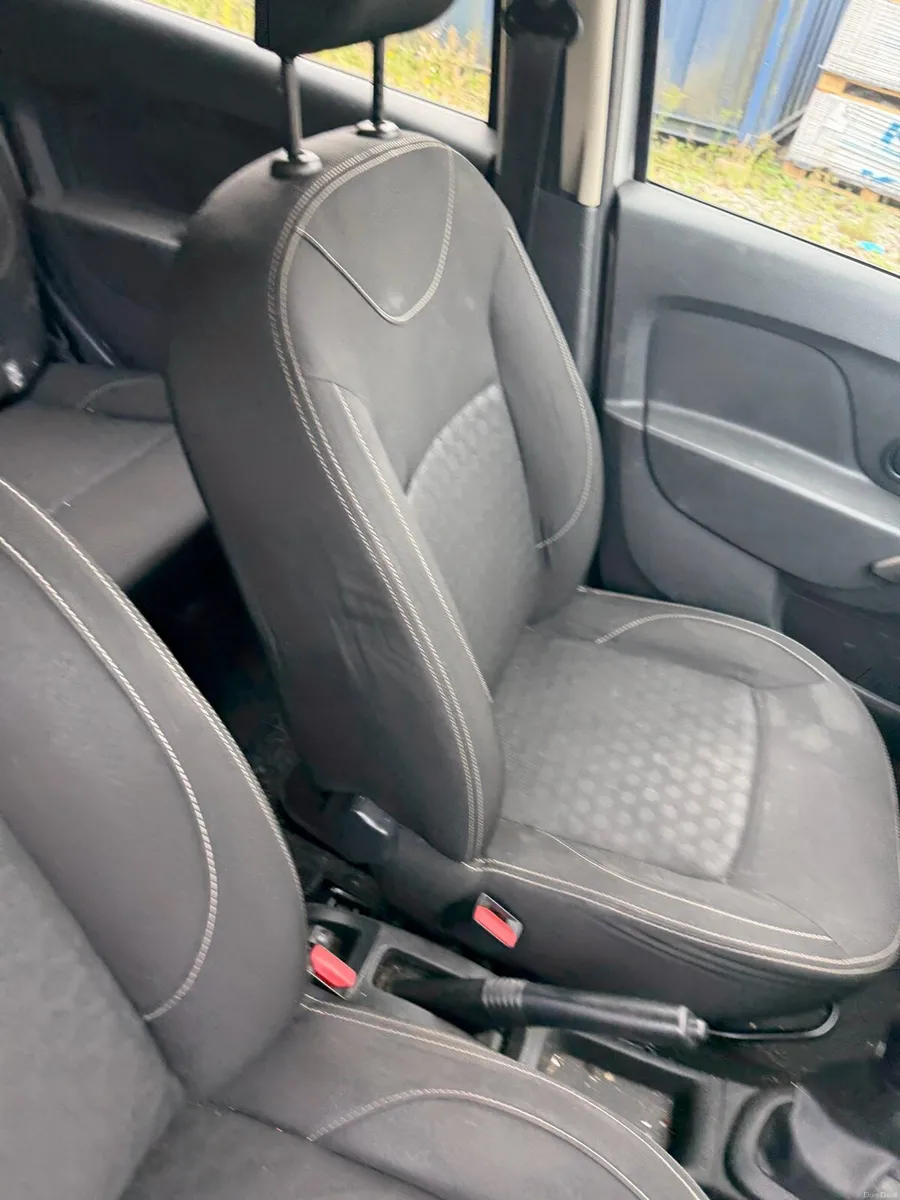 132 Dacia Logan  estae - Image 6