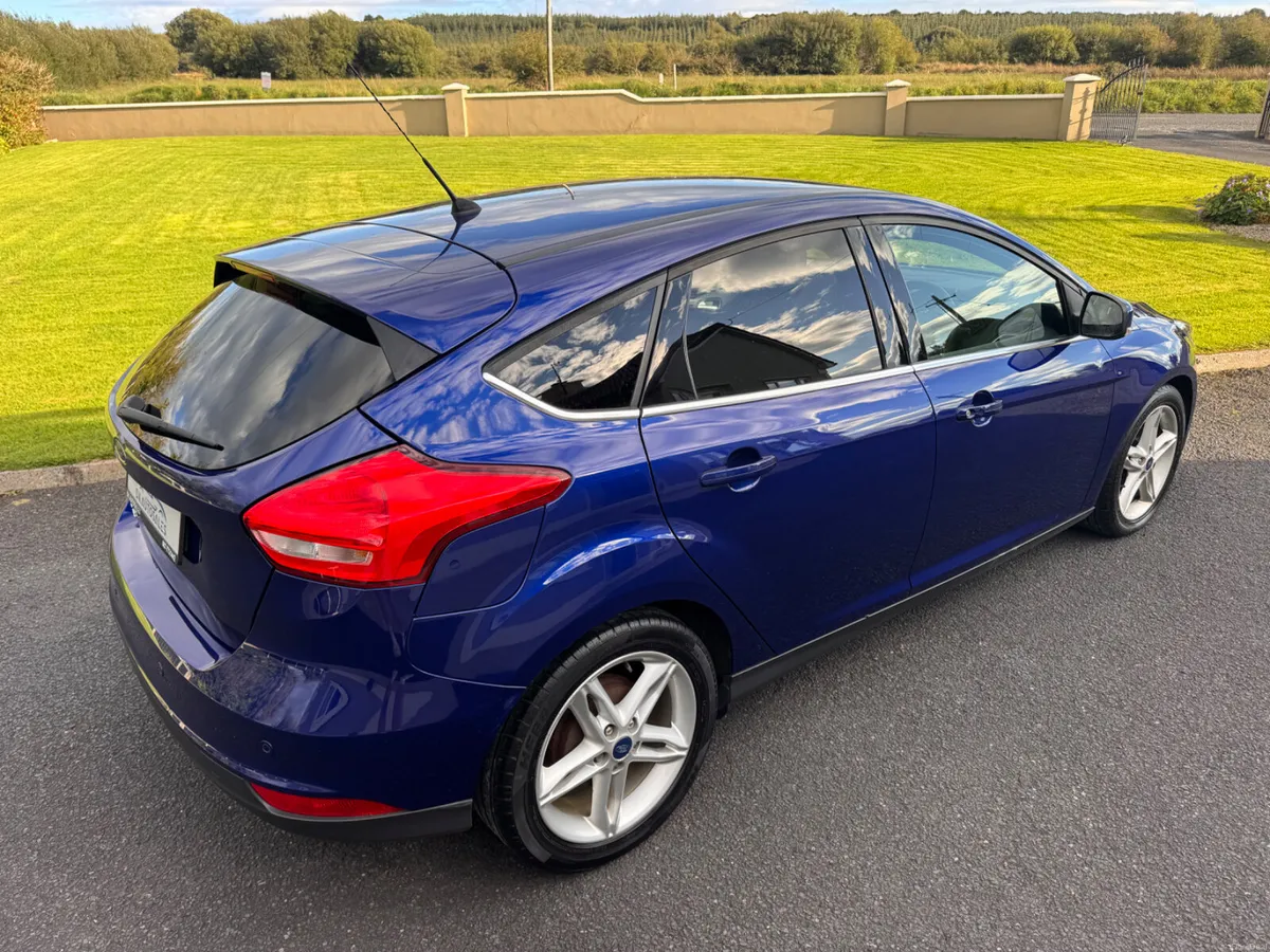 2017 Ford Focus Titanium - Image 6