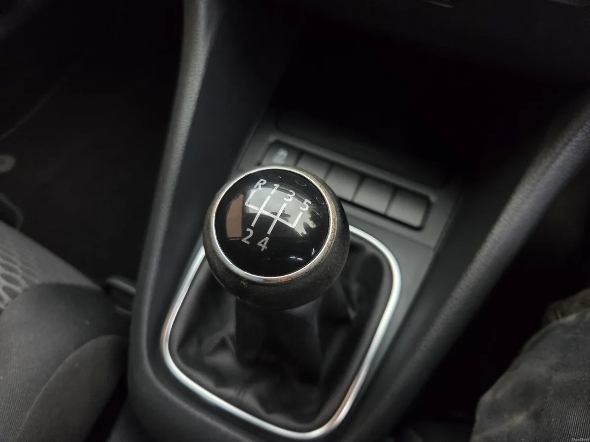 Volkswagen Golf 2011 - Image 6