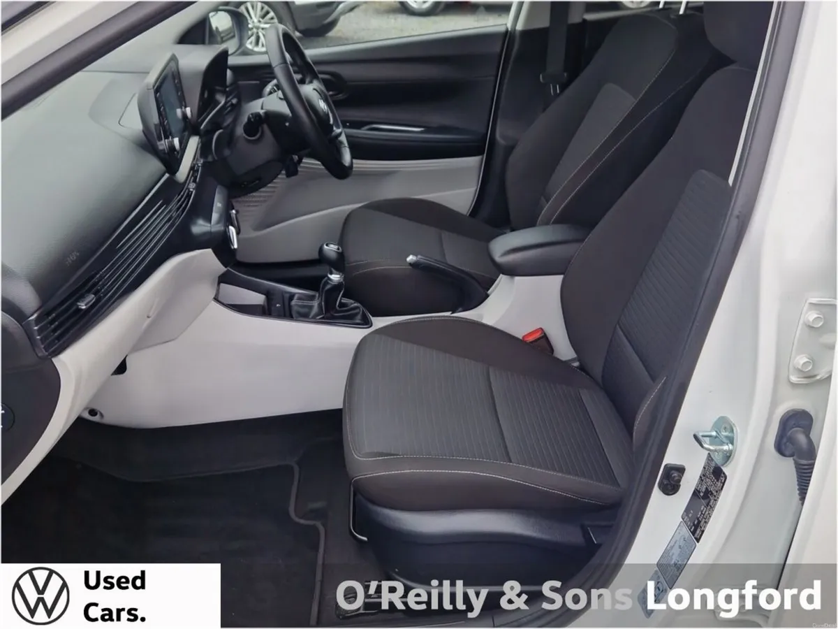 Hyundai i20 i20 Deluxe Plus w.2 Tone Roof - Image 4