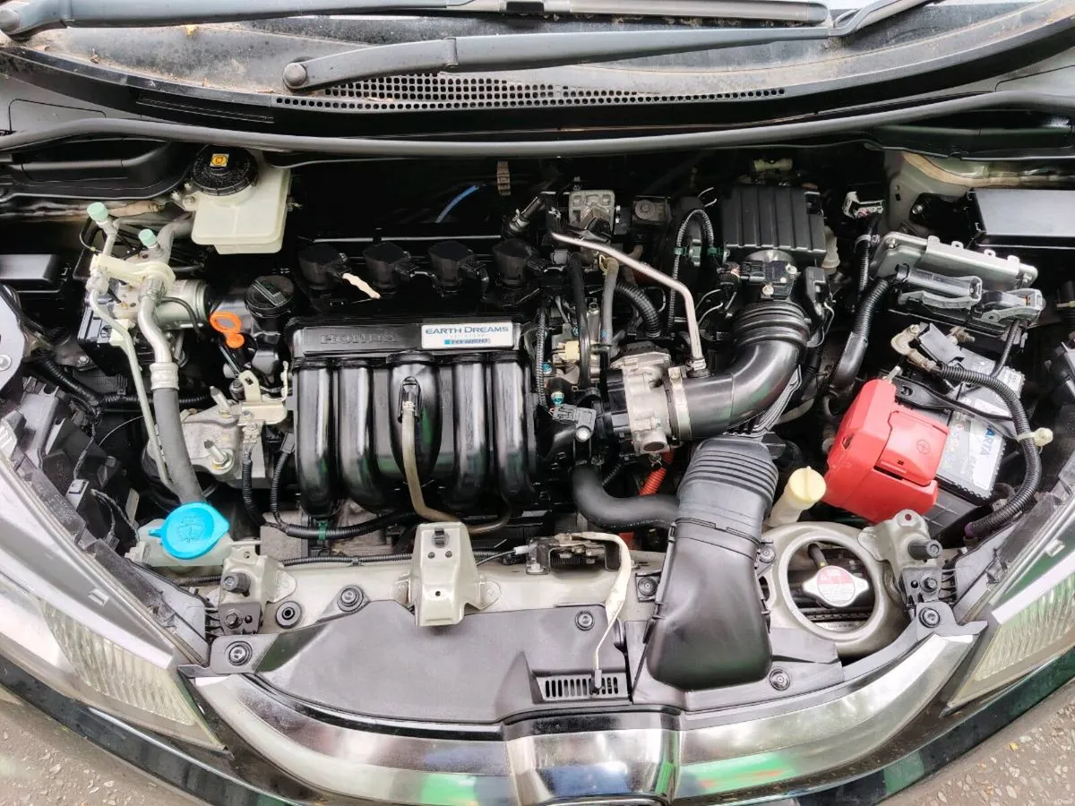 Honda fit hybird 2016 low mileage 76k - Image 3