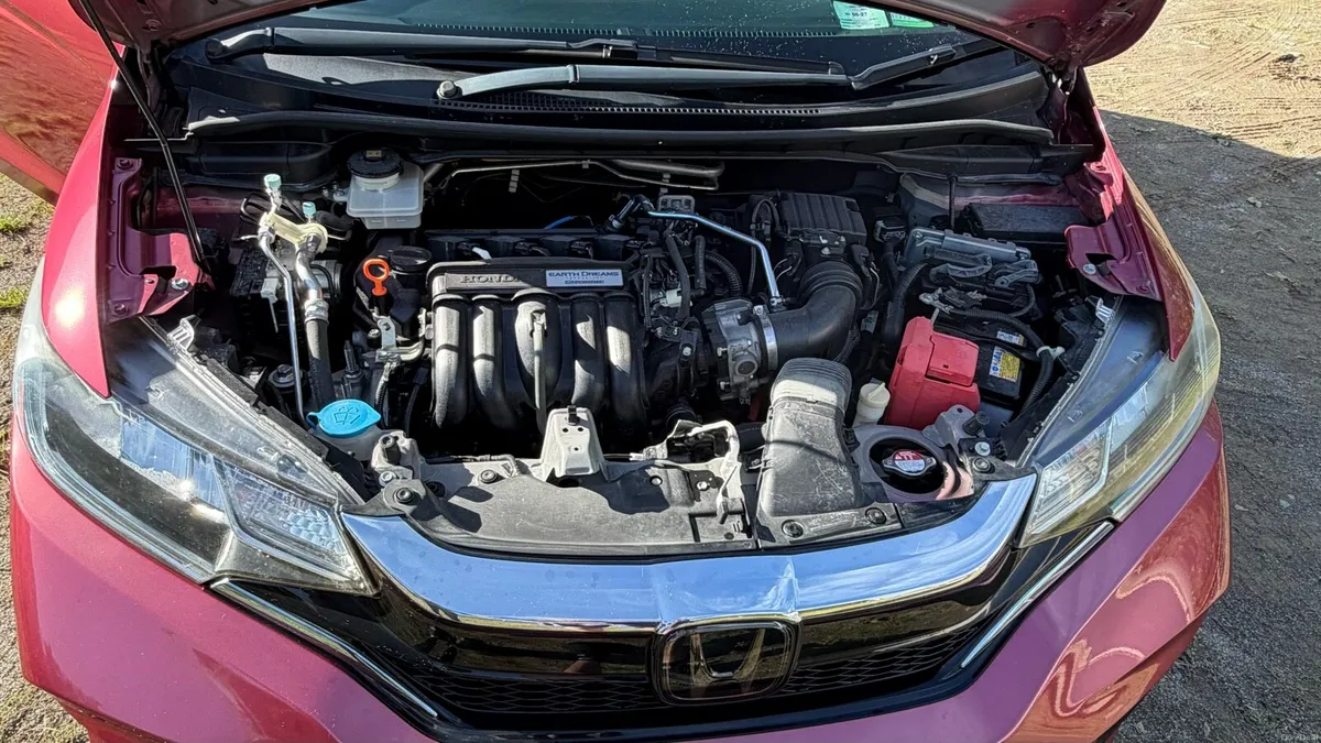 Honda Fit 2018 Hybrid 1.5 - Image 6