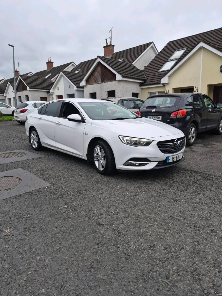 2018 opel insignia - Image 1