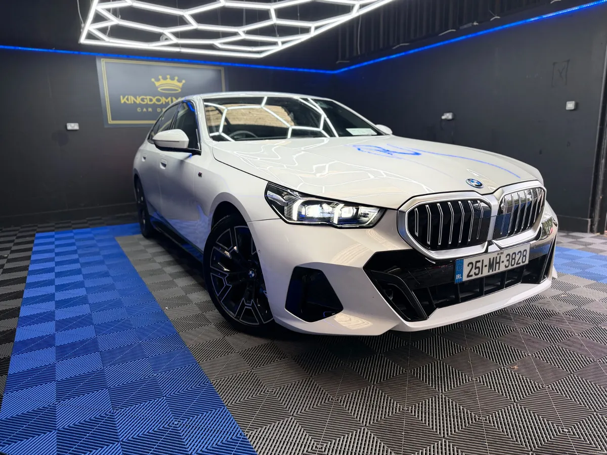 BMW 523i M-SPORT,2.0 petrol-mild hybrid,LOW KM - Image 3