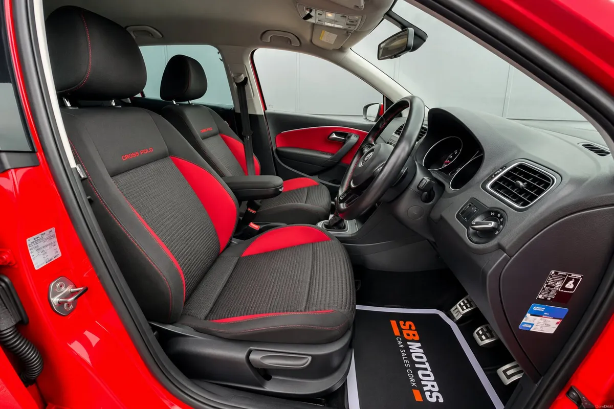 2016 (162) VOLKSWAGEN POLO CROSS 1.2TSI AUTOMATIC - Image 6