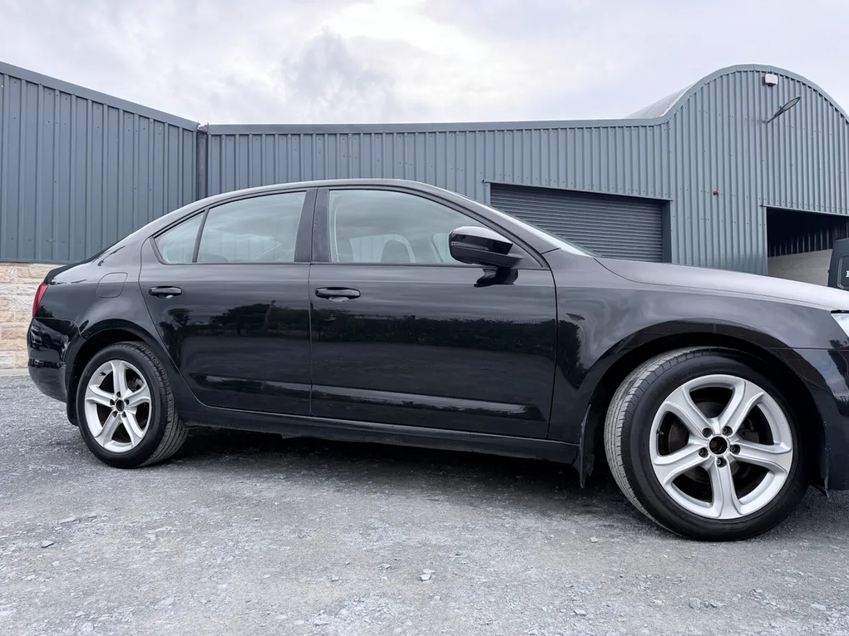 Skoda Octavia 161’ Ambition 1.6 Diesel Hatchback - Image 6