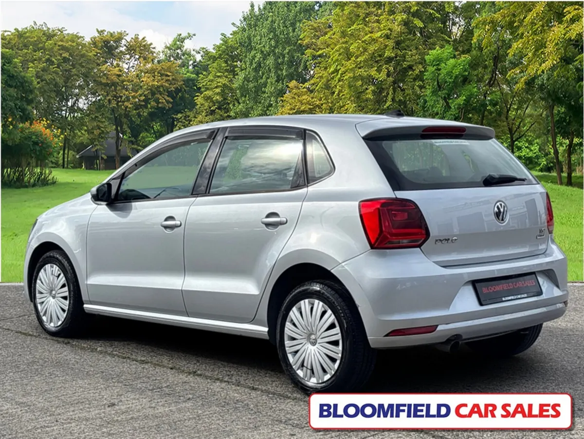 Volkswagen Polo 1.2 COMFORTLINE  , AUTO // IMMACUL - Image 5