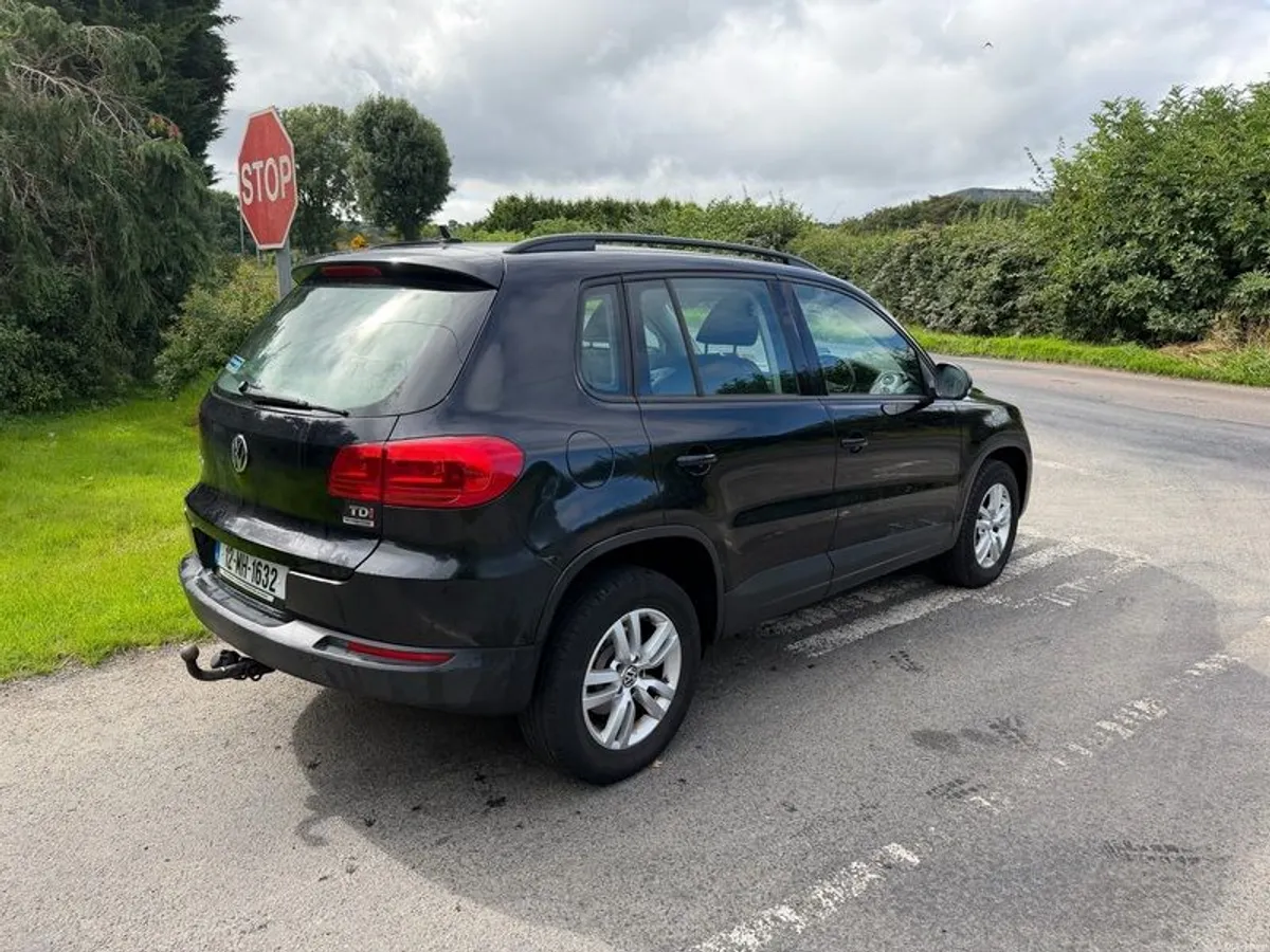 2012 Volkswagen Tiguan - Image 2