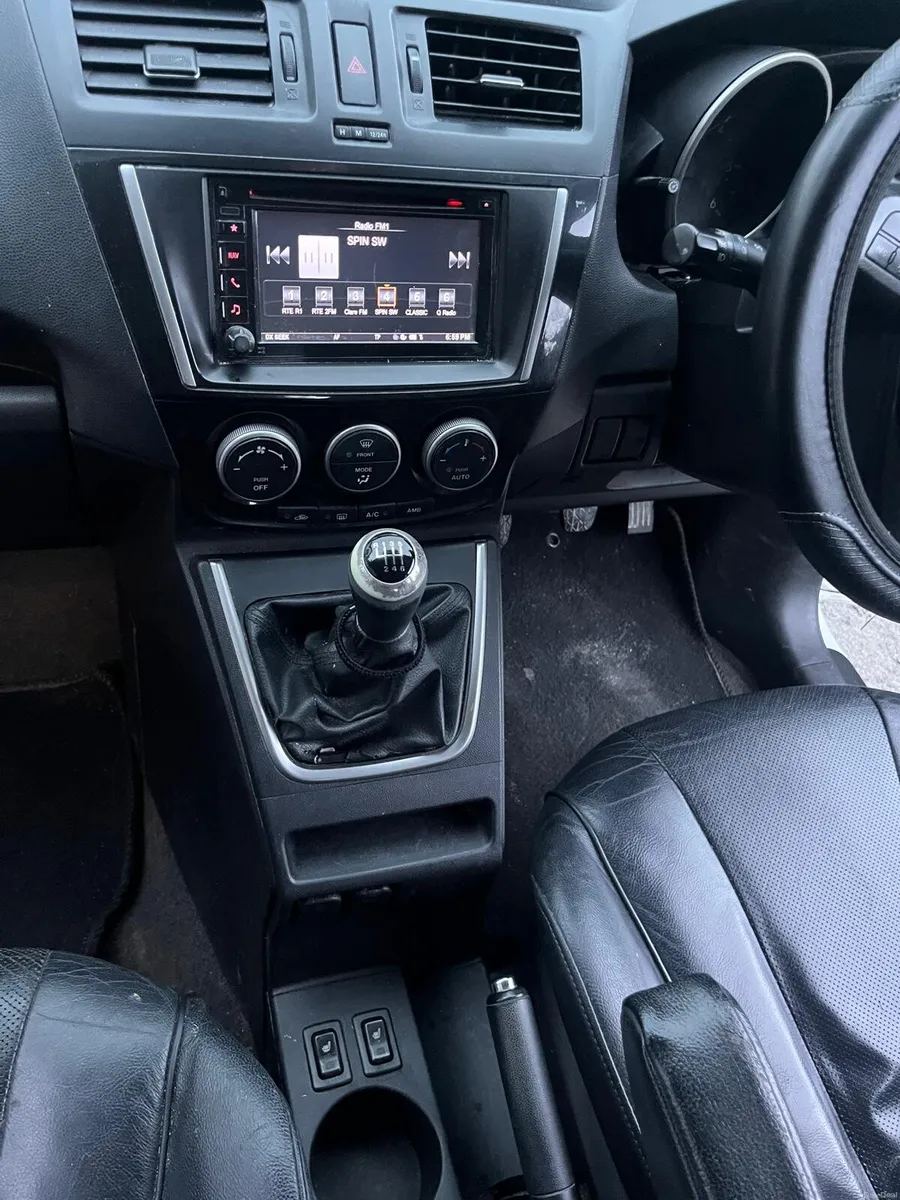 White Mazda 5 sport - Image 5