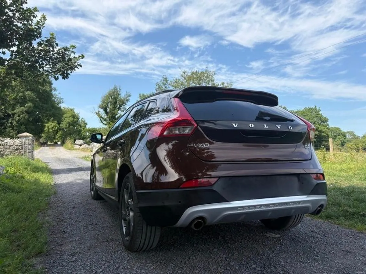 2015 Volvo V40 Automatic - Image 4