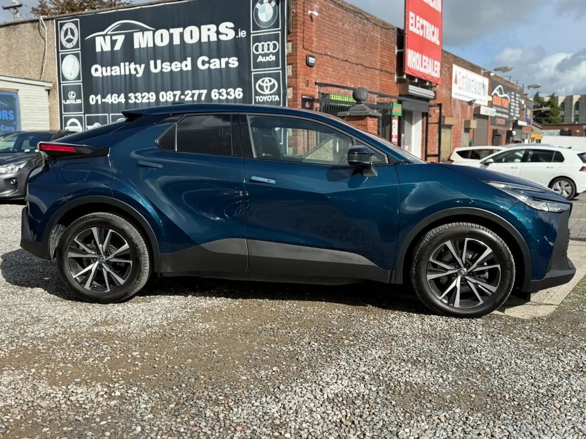 2024 Toyota C-HR 2.0 Plug-in HYBRID VVT-I DESIGN - Image 2