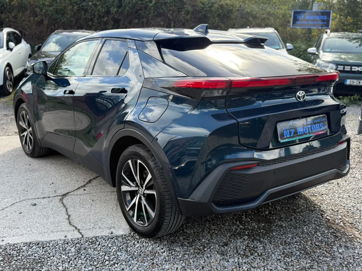 2024 Toyota C-HR 2.0 Plug-in HYBRID VVT-I DESIGN - Image 5